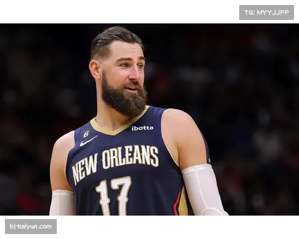 鹈鹕瓦兰丘纳斯前场篮板补篮得手，并造成对手第五次犯规